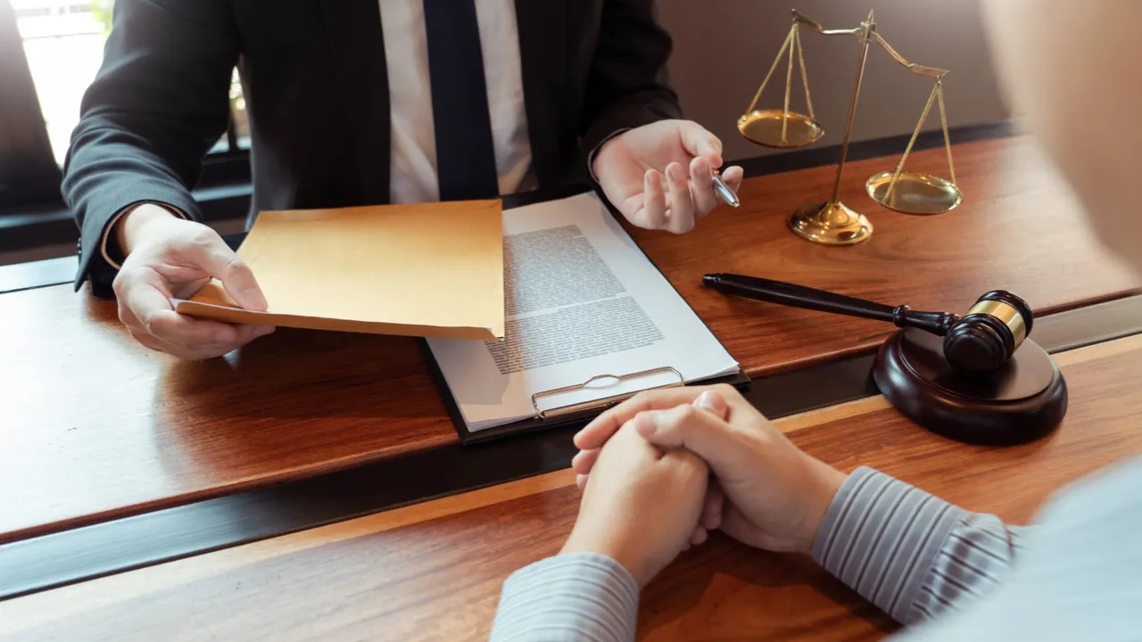 How family lawyers handle divorce and custody cases?